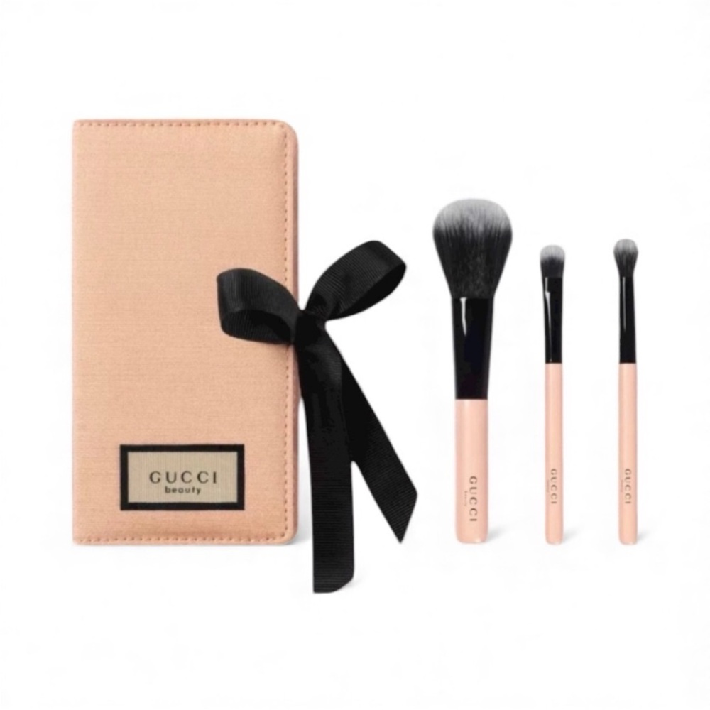 Gucci Beauty Pink Brush Set with Black Bow